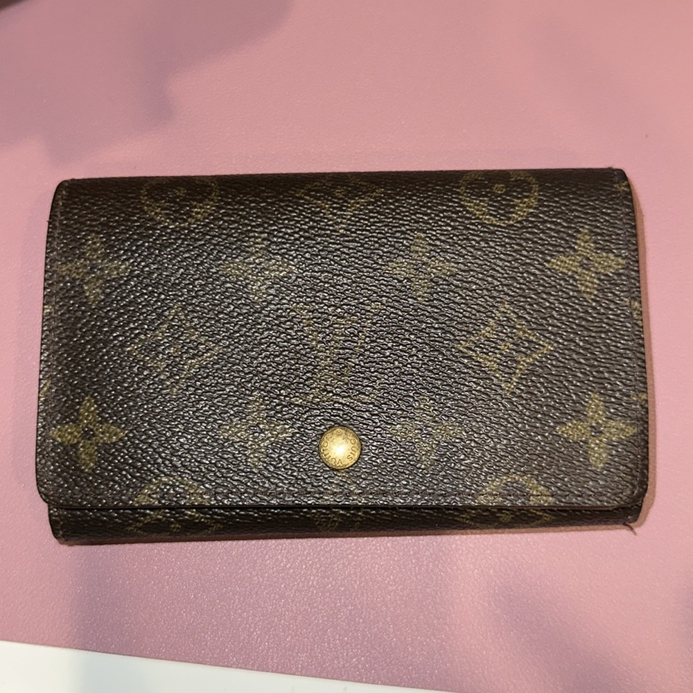 Great Condition - AUTHENTIC LV WALLET - Picture 2 of 13